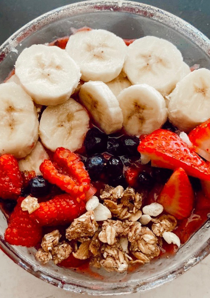 Una foto de Açai smoothie bowl