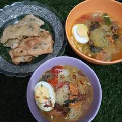 รูปของ Soto ayam telor kuah kuning