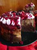 Cheesecake triple chocolate saludable con cobertura de frutos rojos