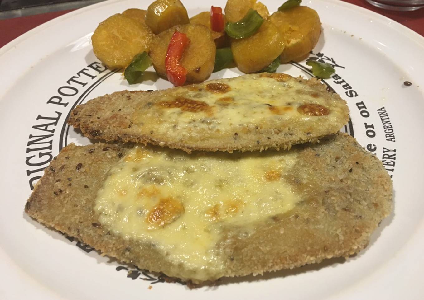 Milanesa de berenjena con batatas