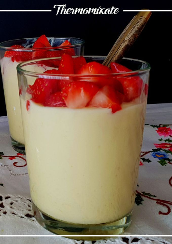 Una foto de Postre rápido de mango y fresas con Thermomix