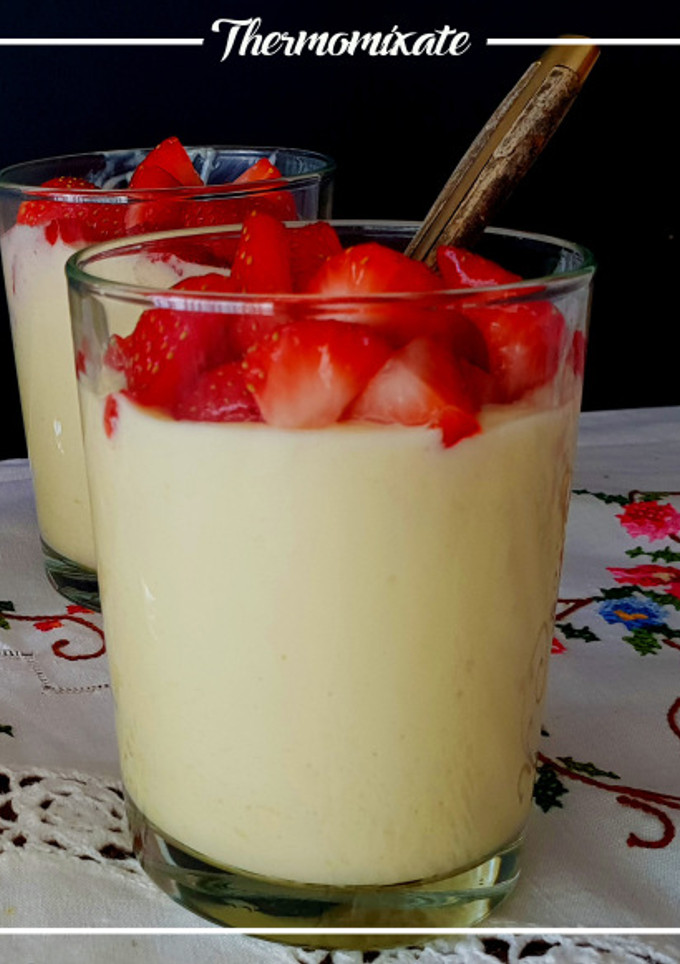 Una foto de Postre rápido de mango y fresas con Thermomix