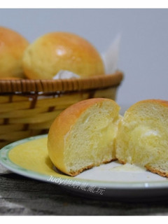 爆漿奶油餐包 的食譜成品照片
