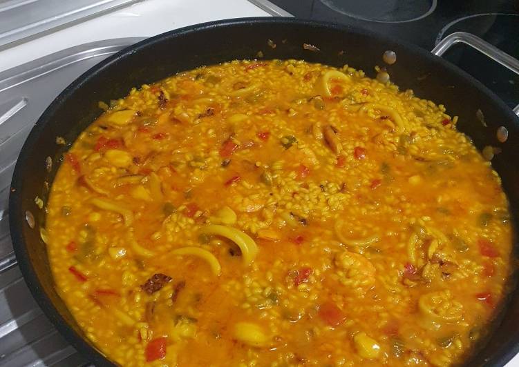 Arroz con pulpo, calamares y langostinos