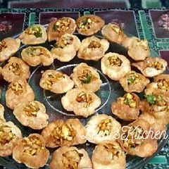 A picture of Bhel Puri Puchkas.