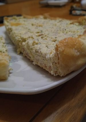 Una foto de Tarta fría de ricota y lomito ahumado