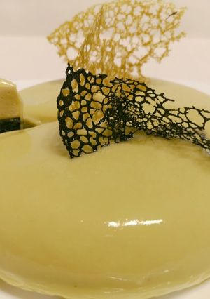 Mézes matcha torta fekete szezámmal recept fotója