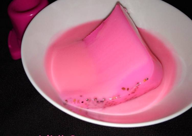 Langkah Mudah untuk Menyiapkan 84. Coconut Milk Pudding Extra Chia Seed with Pink Milk Sauce Anti Gagal