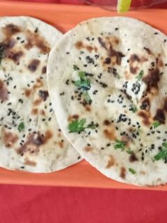બટર નાન(butter naan recipe in Gujarati) રેસીપી મુખ્ય ફોટો