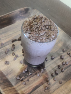 ચોકો ચિપ્સ કોલ્ડ કોફી (Choco Chips Cold Coffee Recipe In Gujarati) રેસીપી મુખ્ય ફોટો