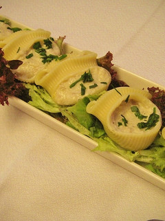 Una foto de Conchas rellenas con salsa funghi