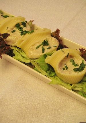 Una foto de Conchas rellenas con salsa funghi