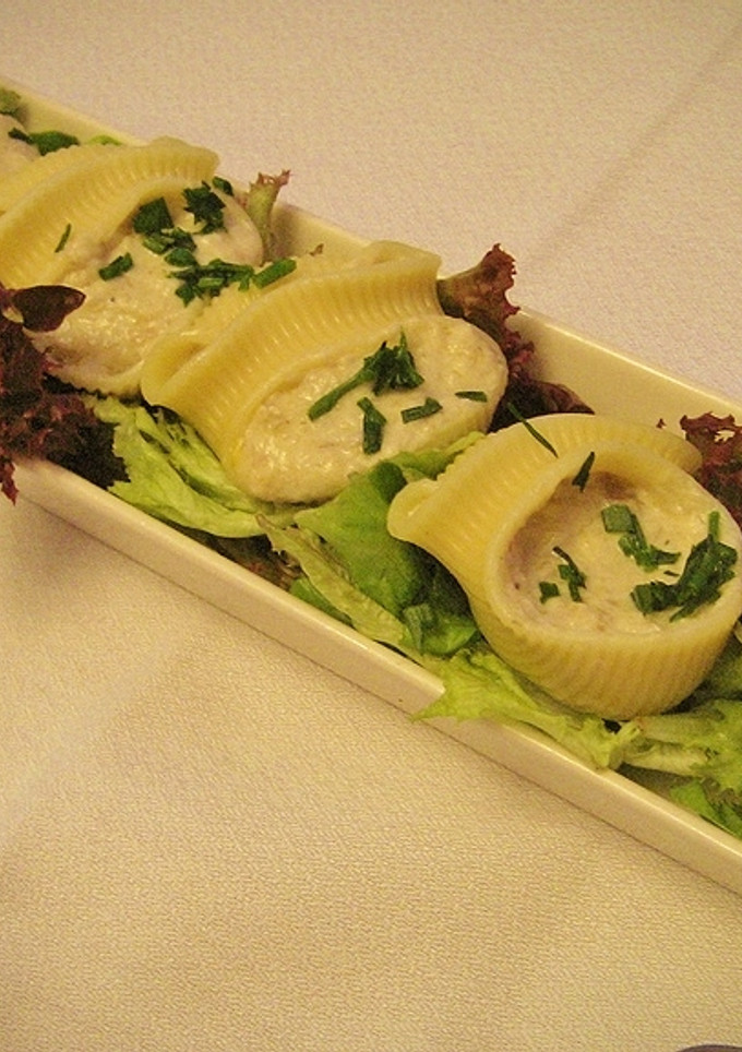 Una foto de Conchas rellenas con salsa funghi