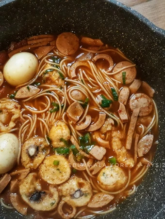 Langkah Gampang Membuat Resep #23. Seblak Ala Korea (Rabokki) yang Bisa Manjain Lidah Anti Ribet, Mantap