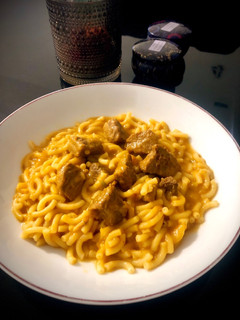 Una foto de Fideo grueso con ternera