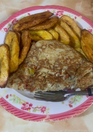 A picture of Plantain and fried eggs.