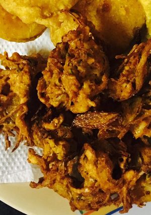 A picture of Onion pakodas.