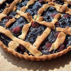 A picture of Two berries tarte.