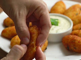 Bolitas de arroz con papas rellenas de queso