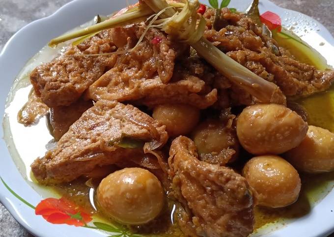 Semur tahu dan telur puyuh pedas🤤