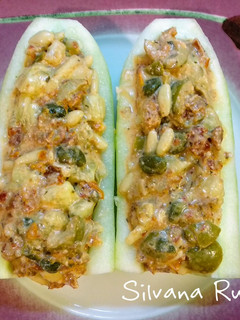 Una foto de 170.🥒Pepino relleno vegetariano🍅