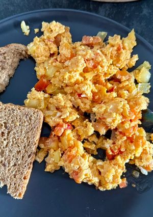 Lecsós tojás reggelire! recept fotója