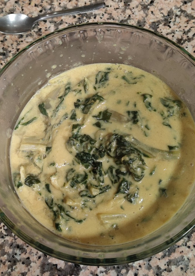 Una foto de Acelgas con ajos tiernos y crema
