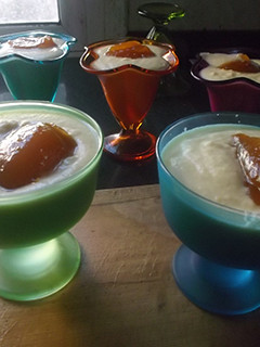 Una foto de Natillas de naranja con mermelada