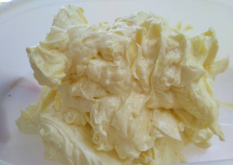 makanan Butter cream mentega kuning yang Menggugah Selera