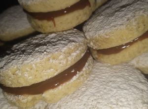 Una foto de Alfajores 🤤♥️