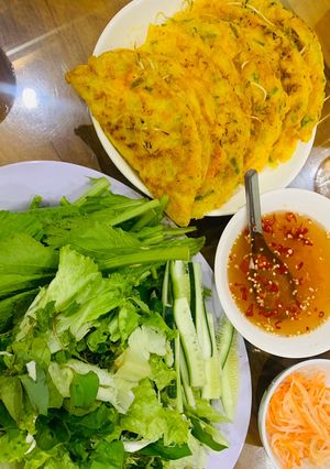 A picture of Southern Vietnamese Pancakes.
