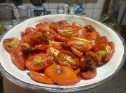 Una foto de conserva de tomates cherry