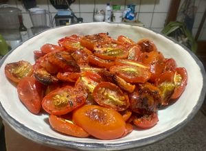 Una foto de Tomates cherry confitados