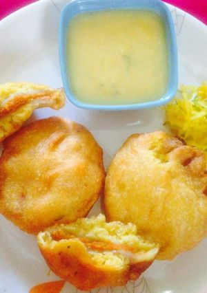 A picture of Garlicky potato pakoda.