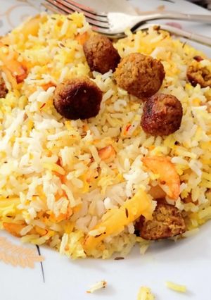 عکسی از دستور گوشت لا پلو با سیب زمینی سرخ کرده