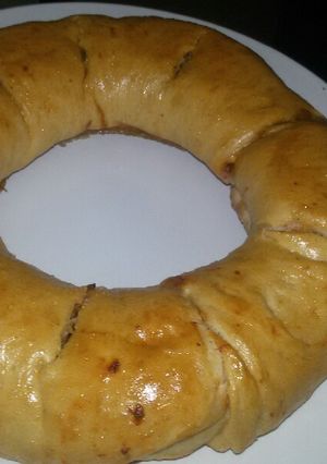 A picture of Rolled stuff bread.