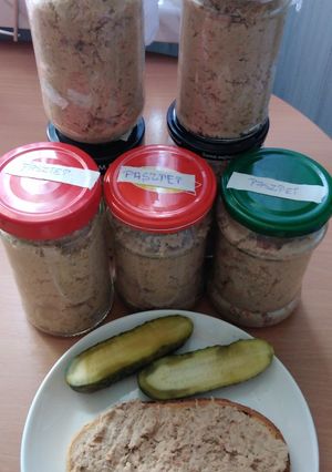 Zdjęcie przepisu Pyszny domowy pasztet.