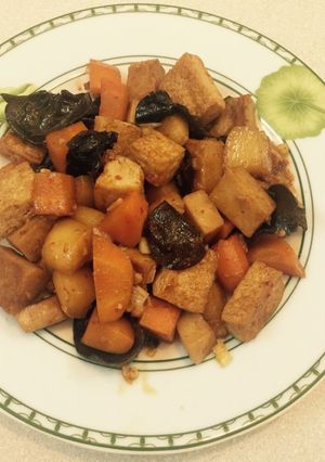 Hình của món Khoai môn kho chay thập cẩm.