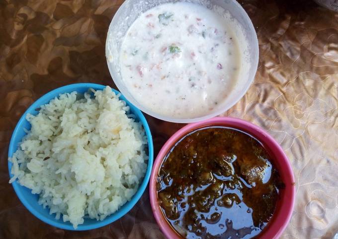 Steps to Make Homemade Boiled Rice with Palak ka Salan and Raita
