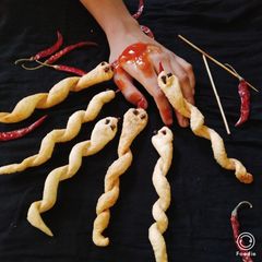 A picture of Snakes bite.