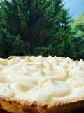 Crostata alla canapa con meringhe al mango
