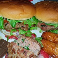 Beef burger patties A picture of Beef burger patties.