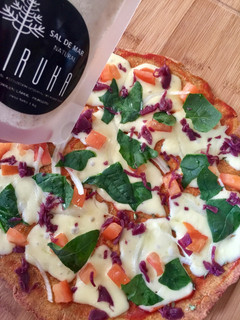 Una foto de Pizza al sartén 🍕 con menos culpa👍🏻😋😋🍃🌿🍴🍕🍕🍕🍕