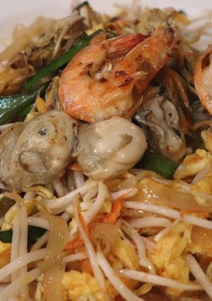 প্যাড থাই (চিকেন, চিংড়ি বা ওয়েস্টার) (pad Thai recipe in bengali) রেসিপির প্রধান ছবি