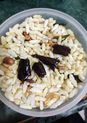A picture of Puffed rice mixture.