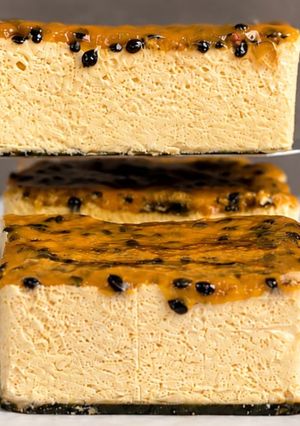 Una foto de Semifreddo de chocolate blanco y maracuyá