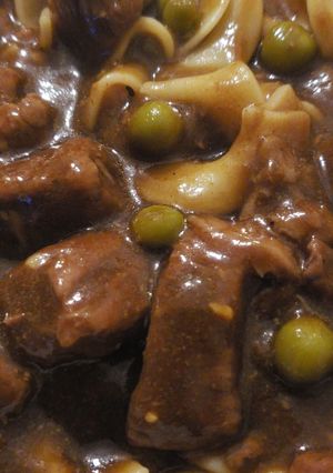 A picture of Beef and noodles with peas.
