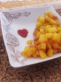 عکسی از دستور سیب زمینی سرخ کرده نگینی