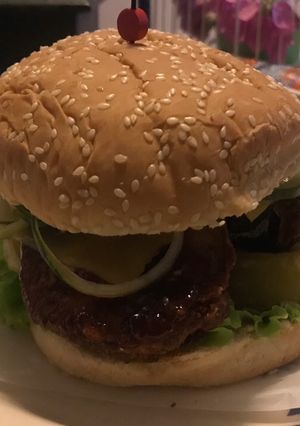 Una foto de Hamburguesa vegetariana con berenjenas caramelizadas