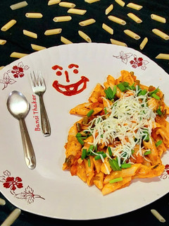સેમોલીના રેડ ચીઝી વેજ પાસ્તા (Semolina Red Cheesy Veg Pasta Recipe In Gujarati) રેસીપી મુખ્ય ફોટો